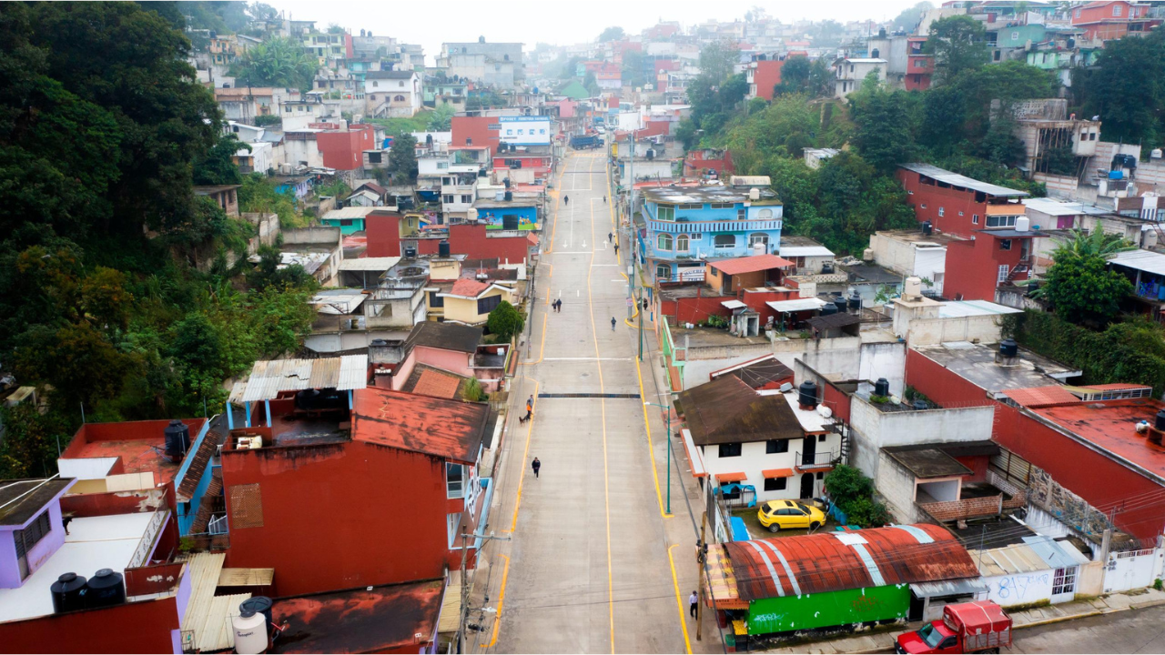 OBRAS DE REHABILITACIÓN EN LA CALLE EBANO RICARDO AHUED BARDAHUIL MUNICIPIO DE XALAPA