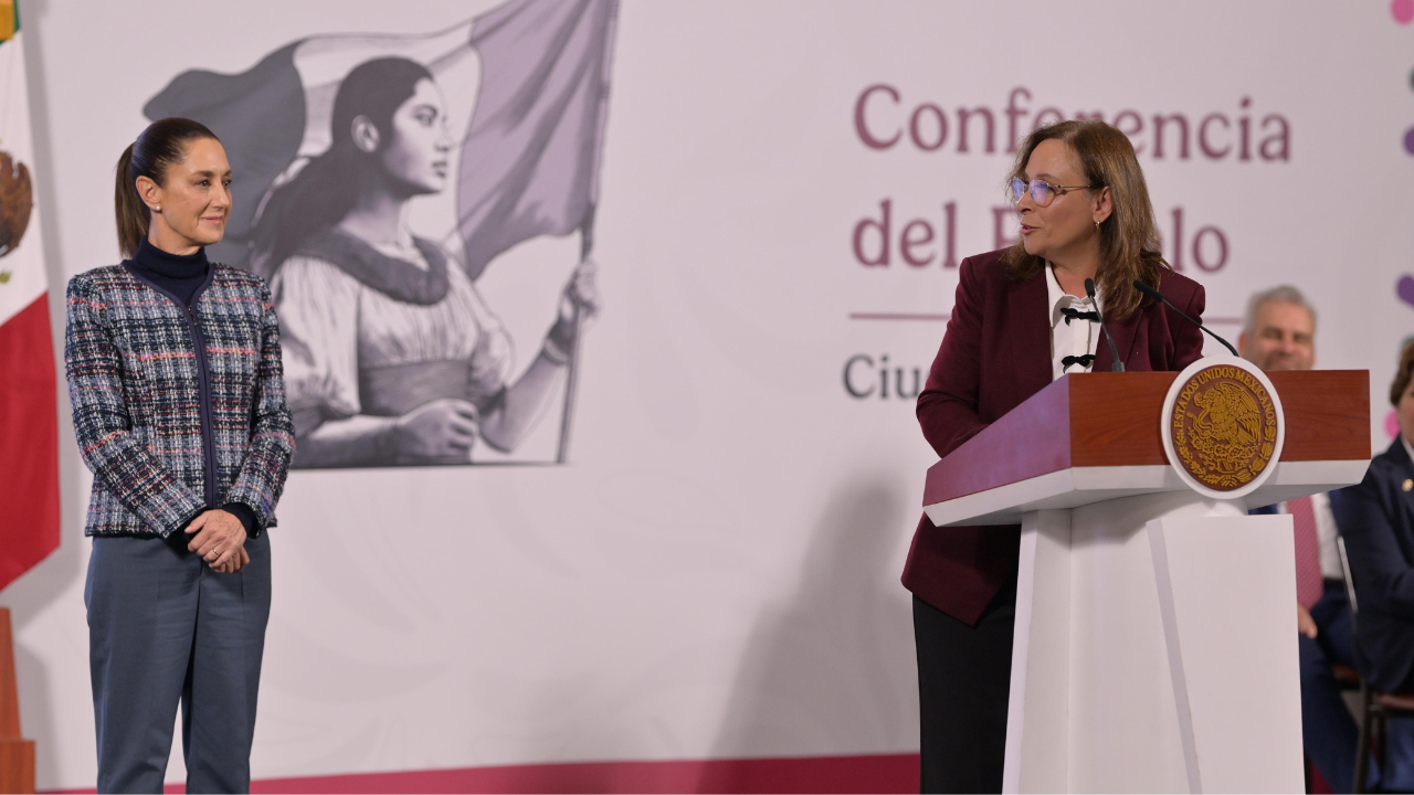 Rocío Nahle García, gobernadora de Veracruz asiste a la mañanera de Claudia Sheinbaum Pardo, presidenta de México para hablar de desarrollo económico