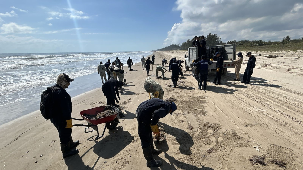 ROCIO NAHLE GARCÍA, GOBERNADORA DE VERACRUZ ATENCIÓN AL DERRAME DE PETROLEO EN PLAYAS